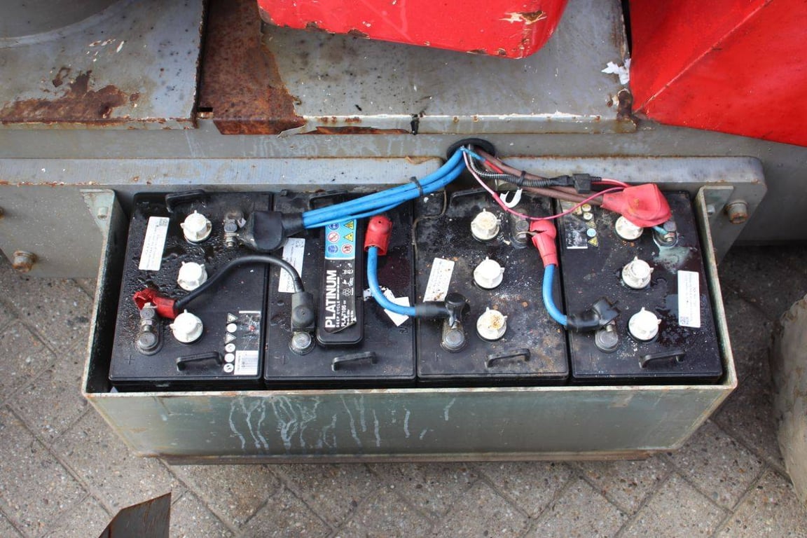 Articulating boom lift Niftylift HR12 Diesel 2015 2015 Niftylift HR12 2015 1 image 12