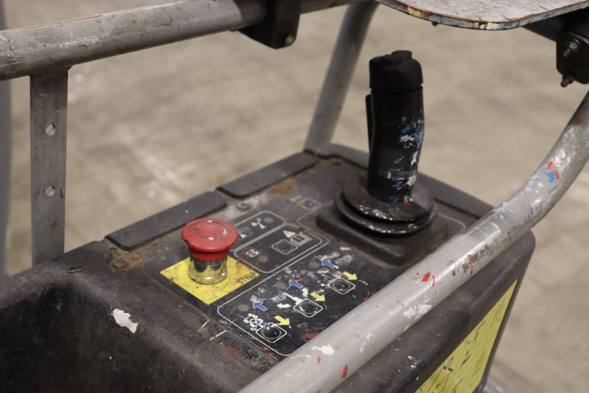 Genie GR26J Electric Mast Lift 9.90m 2016 2016 GR26J 2016 1 image 15