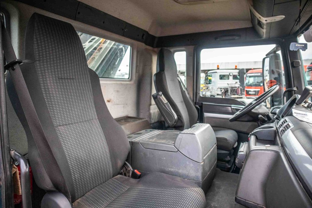 MAN TGS 26.440 BL + HMF 1520 2014 E62905 TGS 26.440 BL + HMF 1520 2014 1 image 13