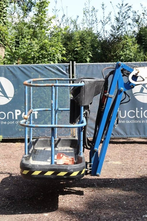 Articulating boom lift Niftylift HR21D 4x4 Diesel 20.8m 2010 2010 Niftylift HR21D 4x4 2010 1 image 11