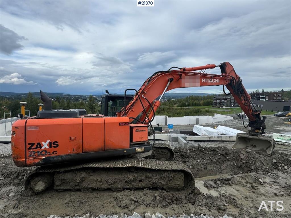 Hitachi ZX210LC-5B Tracked excavator w/ tilt, bucket and G 2013 21370 ZX210LC-5B Tracked excavator w/ tilt, bucket and G 2...