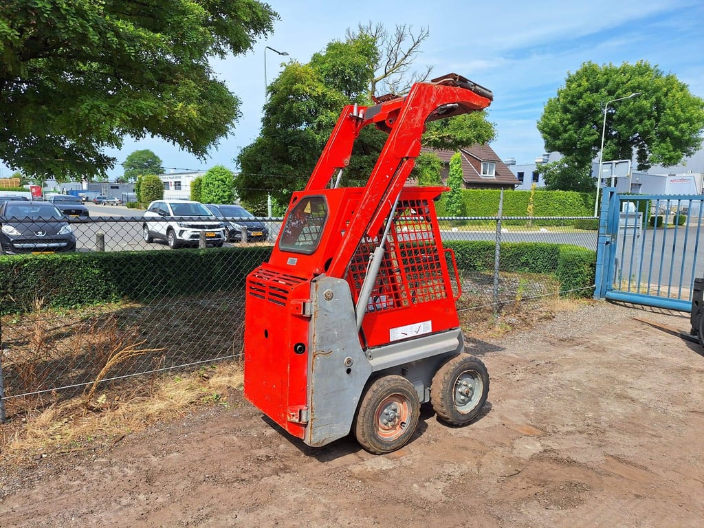 Skid steer loader Bobcat S70 Diesel 2013 2013 S70 2013 1 image 4