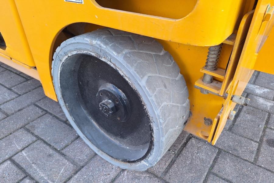 Haulotte Compact 10 Electric, 10m Working Height, 450kg Cap 2011 HAULOTTE - Compact 10 - 63602 Compact 10 Electric, 10m Wo...