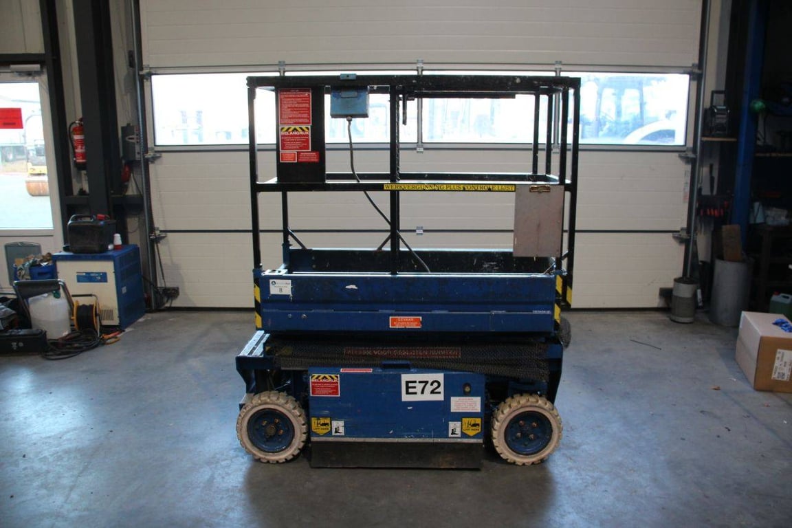 Scissor lift Holland Lift MINISTAR Z-45EL8 Electric 6.5m 2000 2000 Holland lift MINISTAR Z-45EL8 2000 1 Scissor Lifts image 2
