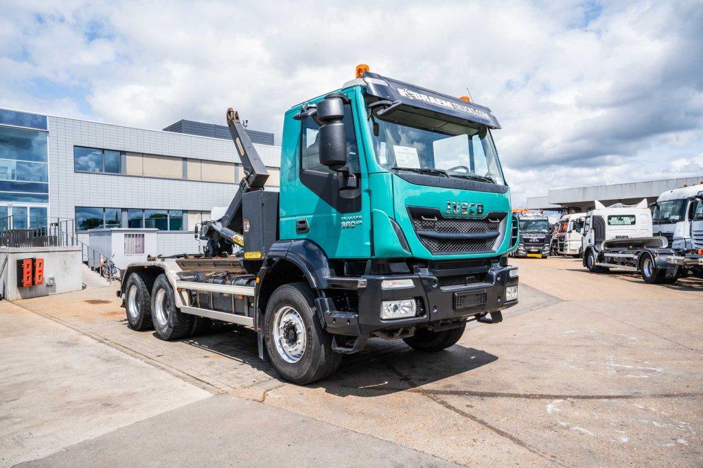 IVECO TRAKKER 360-6x4-PALFINGER 2015 E63948 TRAKKER 360-6x4-PALFINGER 2015 1 image 2