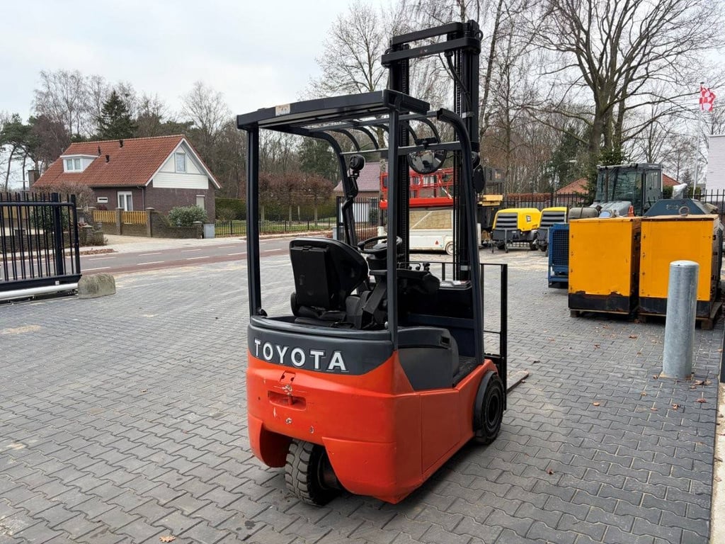 Forklift Toyota 7FBEST13 Electric 1200kg 2012 2012 7FBEST13 2012 1 Forklift image 5