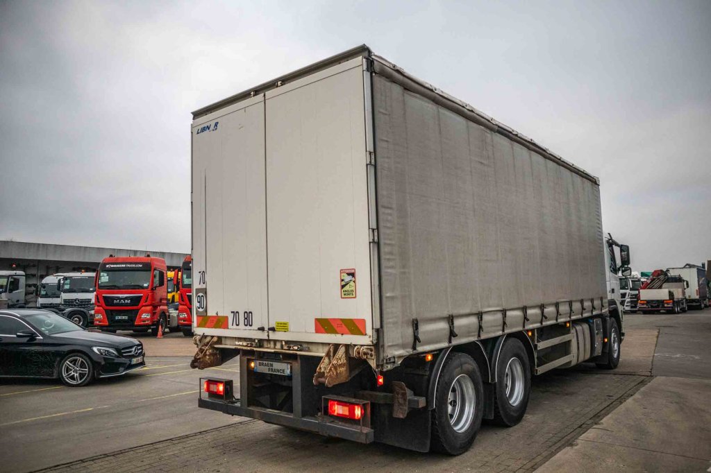 VOLVO FM 330+10 pneus/tires-intarder 2010 E63037 FM 330+10 pneus/tires-intarder 2010 1 image 3