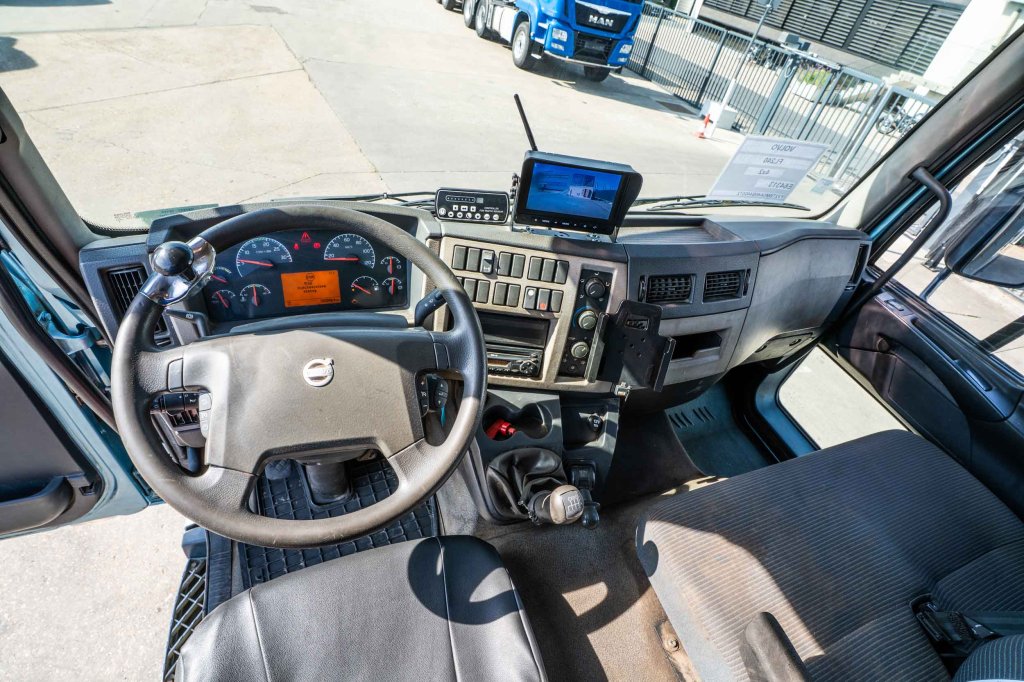 VOLVO FL 240 (18t) + DHOLLANDIA 1.5T 2006 E64313 FL 240 (18t) + DHOLLANDIA 1.5T 2006 1 image 12