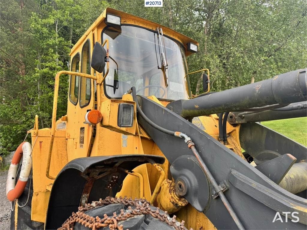 Volvo LM 846 Wheel Loader w/ Bucket. Partially Rep. Obje 1974 20713 LM 846 Wheel Loader w/ Bucket. Partially Rep. Obje 197...