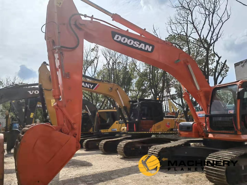 DOOSAN DX300LC Used Crawler Excavator Hot Sale DX300LC 2019 1 Crawler Excavators image 2