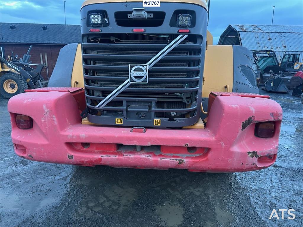 Volvo L90F wheel loader w/ Volvo gravel bucket. WATCH VI 2011 21767 L90F wheel loader w/ Volvo gravel bucket. WATCH VI 201...