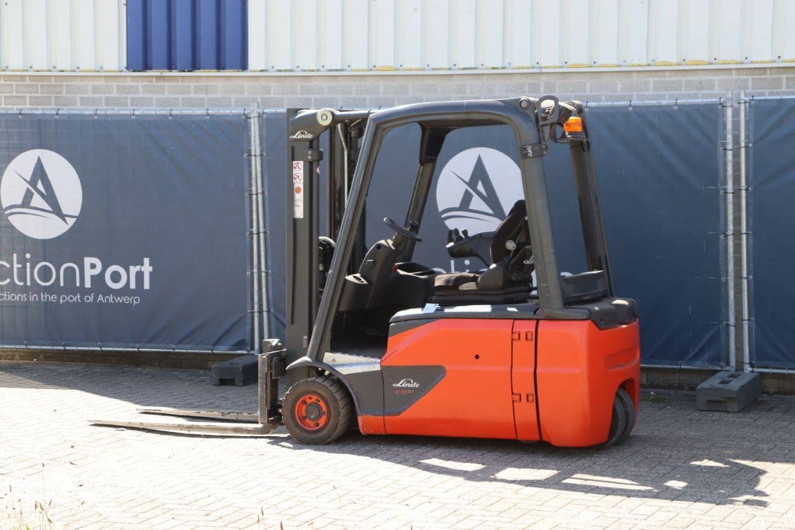 Forklift Linde E16L-02 Electric 1600kg 2.84m 2020 2020 E16L-02 2020 1 Forklift image 3