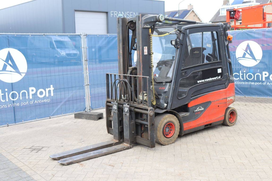 Forklift Linde E25 Electric 2500kg 4.2m 2016 2016 E25L-01 2016 1 Forklift image 9