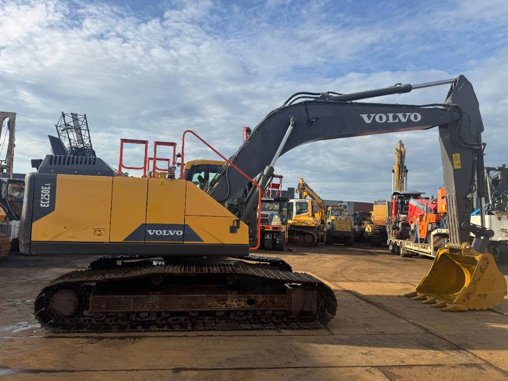 Volvo EC 250 EL 2015 5434 EC 250 EL 2015 1 Crawler Excavators image 6