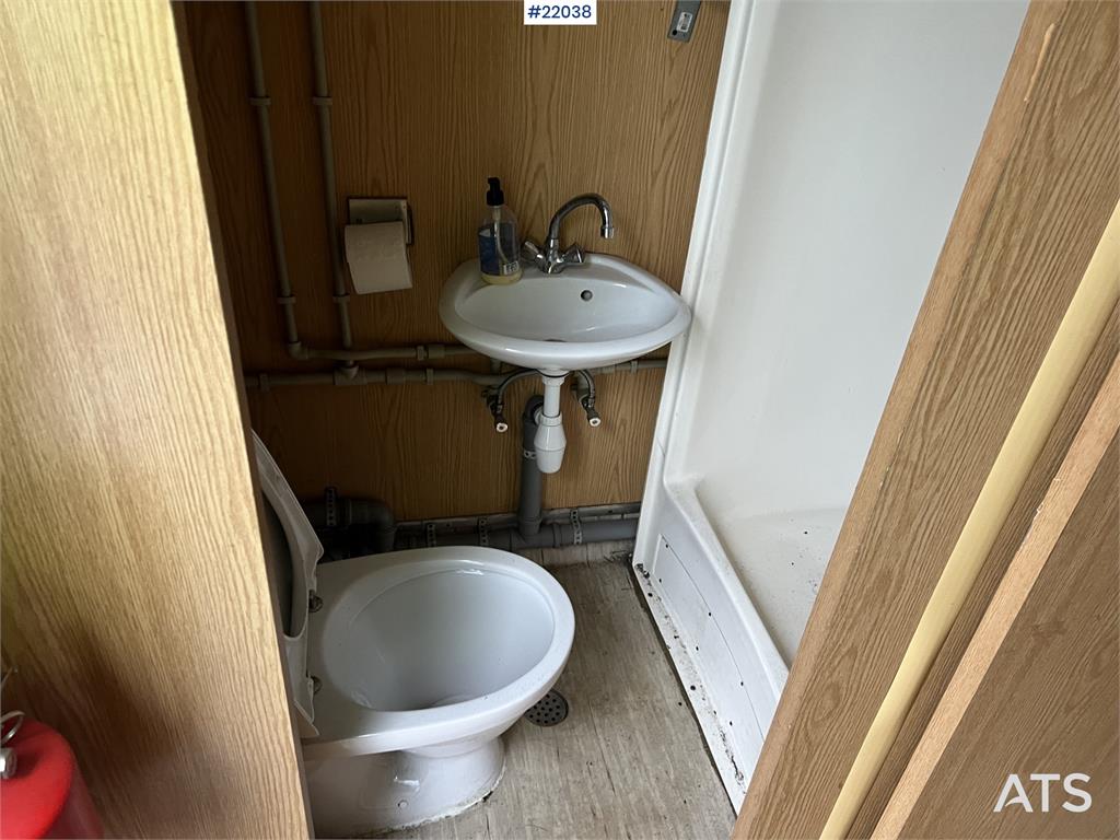 20 fot container m/ wc, dusj, vask, varmtvannsbere 2000 22038 20 fot container m/ wc, dusj, vask, varmtvannsbere 2000 1 im...