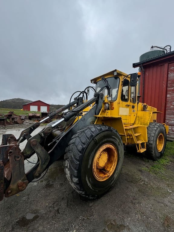 Volvo L90 Wheel Loader w/ overhauled engine. 1990 20335 L90 Wheel Loader w/ overhauled engine. 1990 1 Wheel Loaders image 2