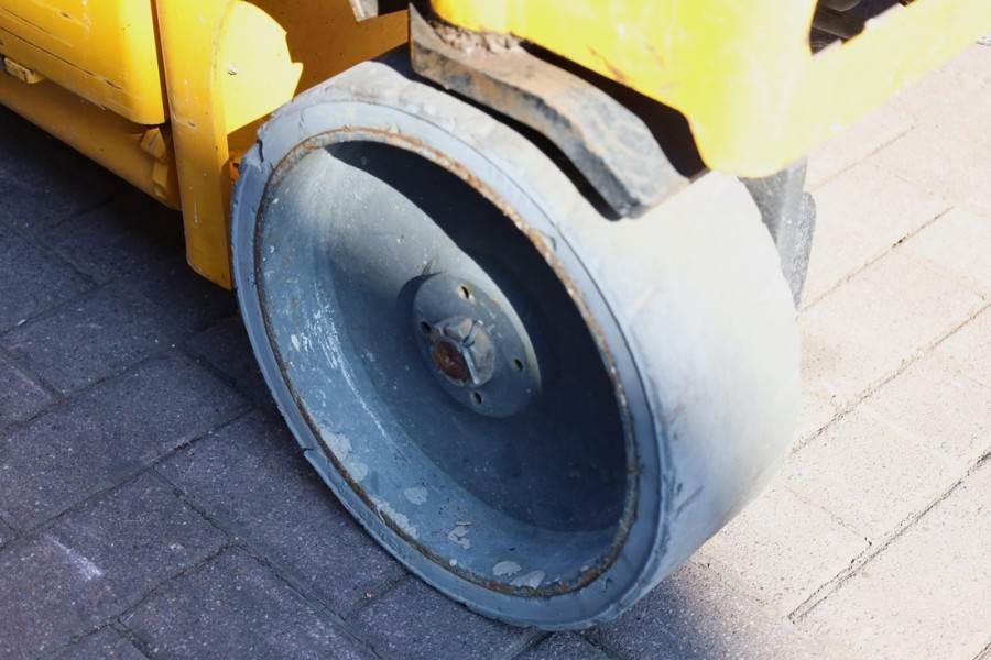 Haulotte Compact 10 Electric, 10m Working Height, 450kg Cap 2011 HAULOTTE - Compact 10 - 63265 Compact 10 Electric, 10m Wo...