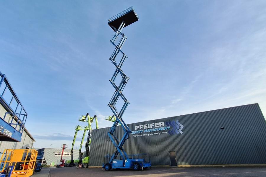 Holland Lift Megastar G300DL30/S Diesel, 4x4x4 Drive, 33.5m Wor 2001 HOLLAND LIFT - Megastar G300DL30/S - 90374 Holland li...