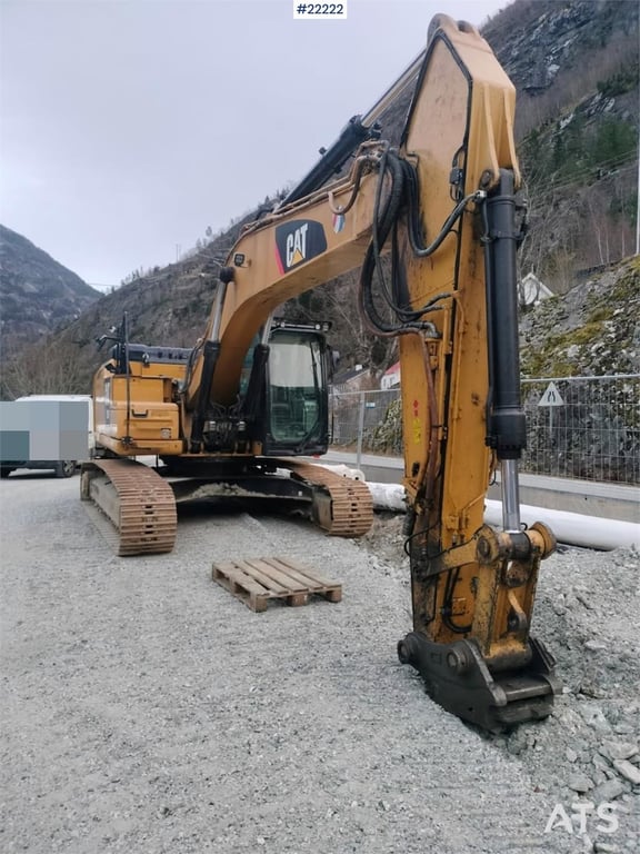 CAT 326FL 2017 22222 326FL 2017 1 Crawler Excavators image 14