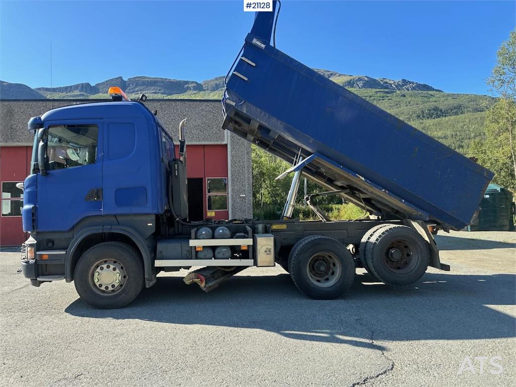 Scania R500 6x2 snow rigged tipper truck w/ plate and und 2006 21128 R500 6x2 snow rigged tipper truck w/ plate and und 20...