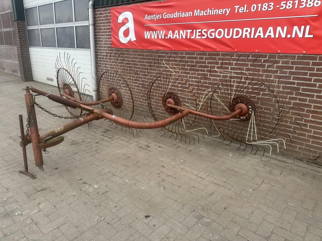 4 bords gedragen acrobaat - Gebruikt 12165 4 bords gedragen acrobaat - Gebruikt 1 image 2