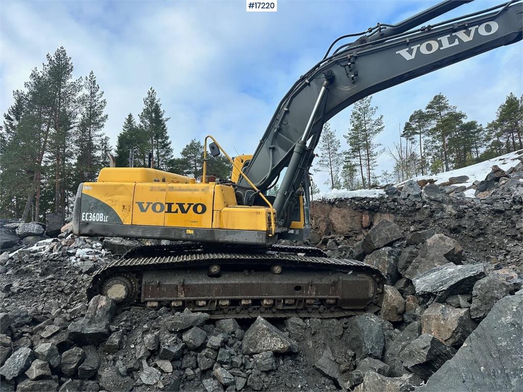 Volvo EC360 BLC Tracked excavator w/ digging bucket and 2004 17220 EC360 BLC Tracked excavator w/ digging bucket and 2004 ...