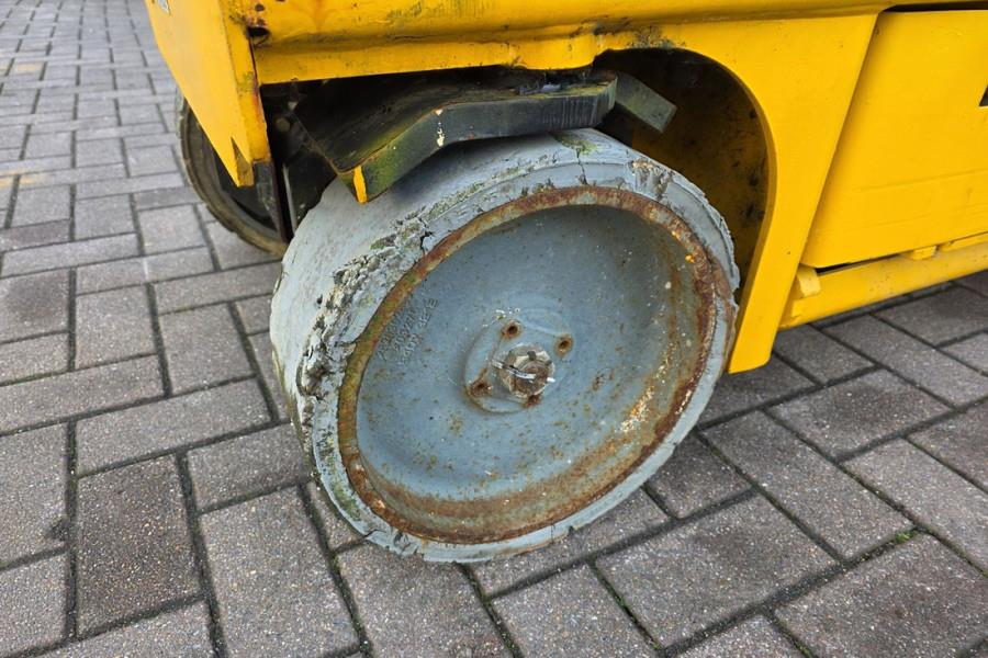 Haulotte Compact 8 Electric, 8.2m Working Height, 350kg Cap 2011 HAULOTTE - Compact 8 - 61869 Compact 8 Electric, 8.2m Wor...