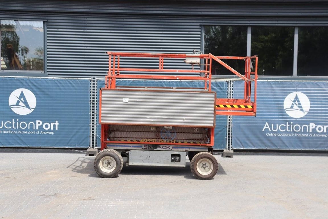 Scissor Lift Skyjack SJ III - 6832 Electric 1998 1998 SJ III - 6832 1998 1 Scissor Lifts image 2