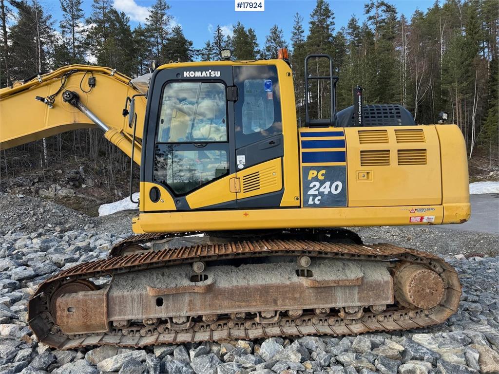Komatsu PC240LC-10 crawler excavator w/ sanding bucket and 2014 17924 PC240LC-10 crawler excavator w/ sanding bucket and 2...