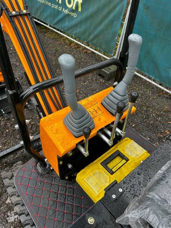 Mini excavator Beartrac HT10 Diesel 9.5 hp 2024 New with thumb 2024 Beartrac HT10 2024 0 image 14