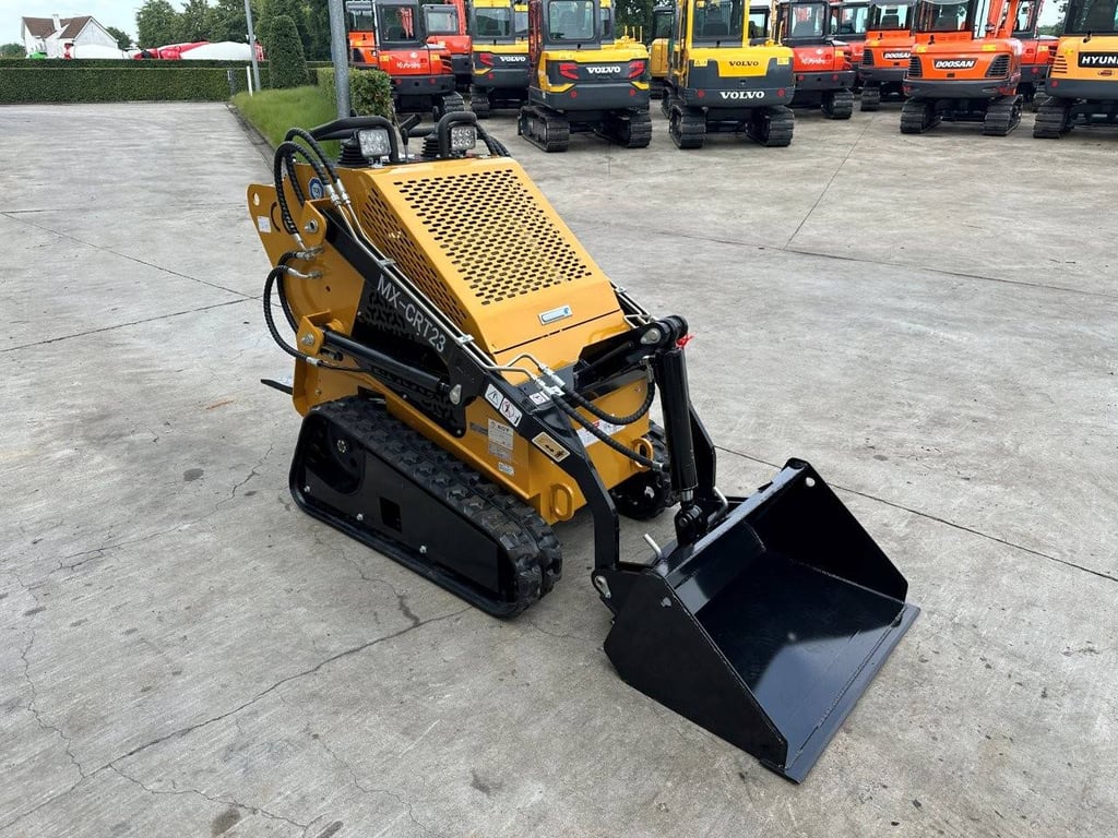 Skid Steer Loader AGT MX-CRT23 Petrol 2025 with Pelican Bucket GIYI X-PG44C New 2025 AGT Industrial MX-CRT23 2025 0 image 3