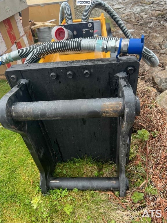 Danda D&A150DX spike hammer (1231 kg) w/ s60 attac 2022 20392 Danda D&A150DX spike hammer (1231 kg) w/ s60 attac 2022 1 im...