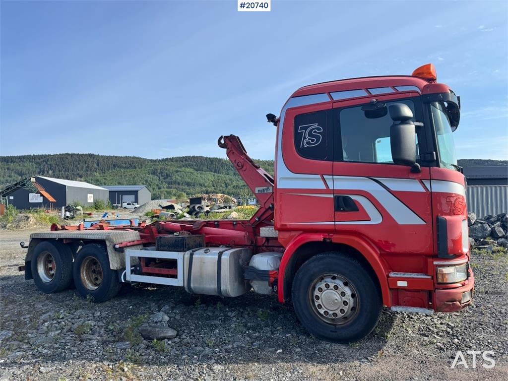 Scania R124 Hook truck. Partial Rep. object. 1997 20740 R124 Hook truck. Partial Rep. object. 1997 1 image 2
