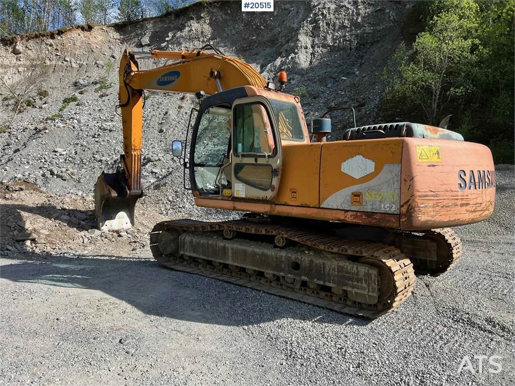 Samsung se210 LC3 Excavator w/ toothed bucket. WATCH THE V 1999 20515 se210 LC3 Excavator w/ toothed bucket. WATCH THE V 1...