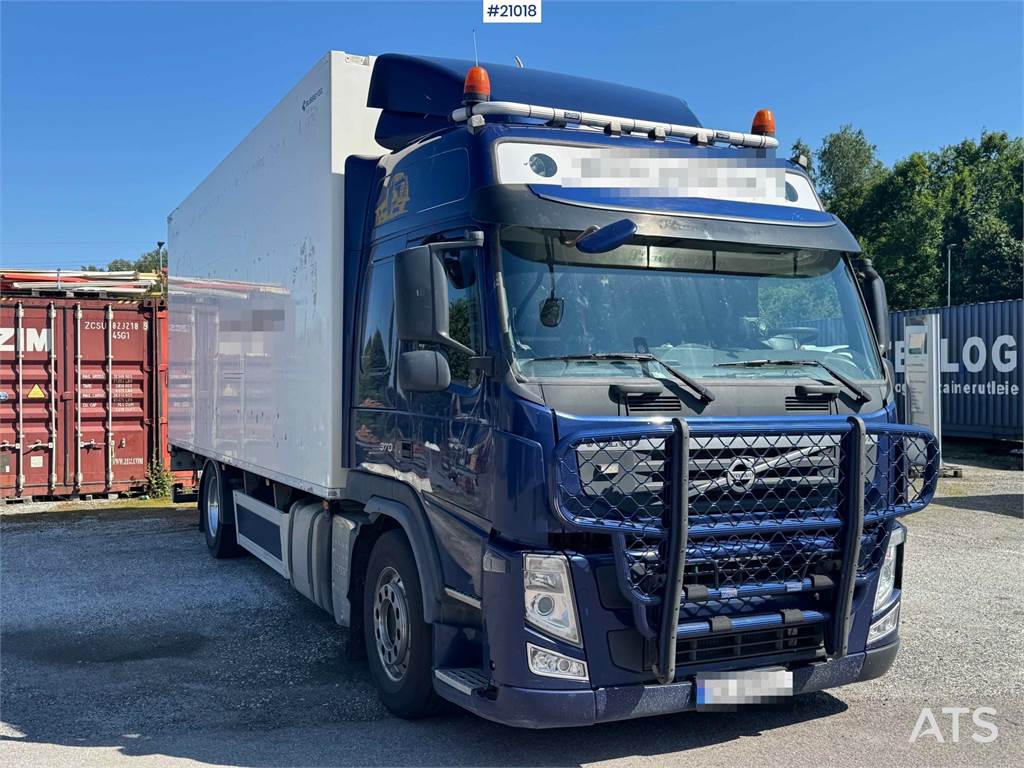 Volvo FM 370 box truck with full side opening! 2012 21018 FM 370 box truck with full side opening! 2012 1 image 4