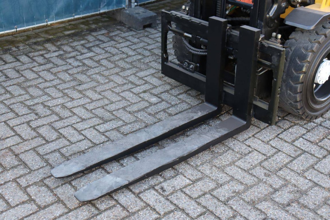 Forklift Yale GLP30VX LPG 2510kg 4.91m 2013 2013 GLP30VX 2013 1 Forklift image 9