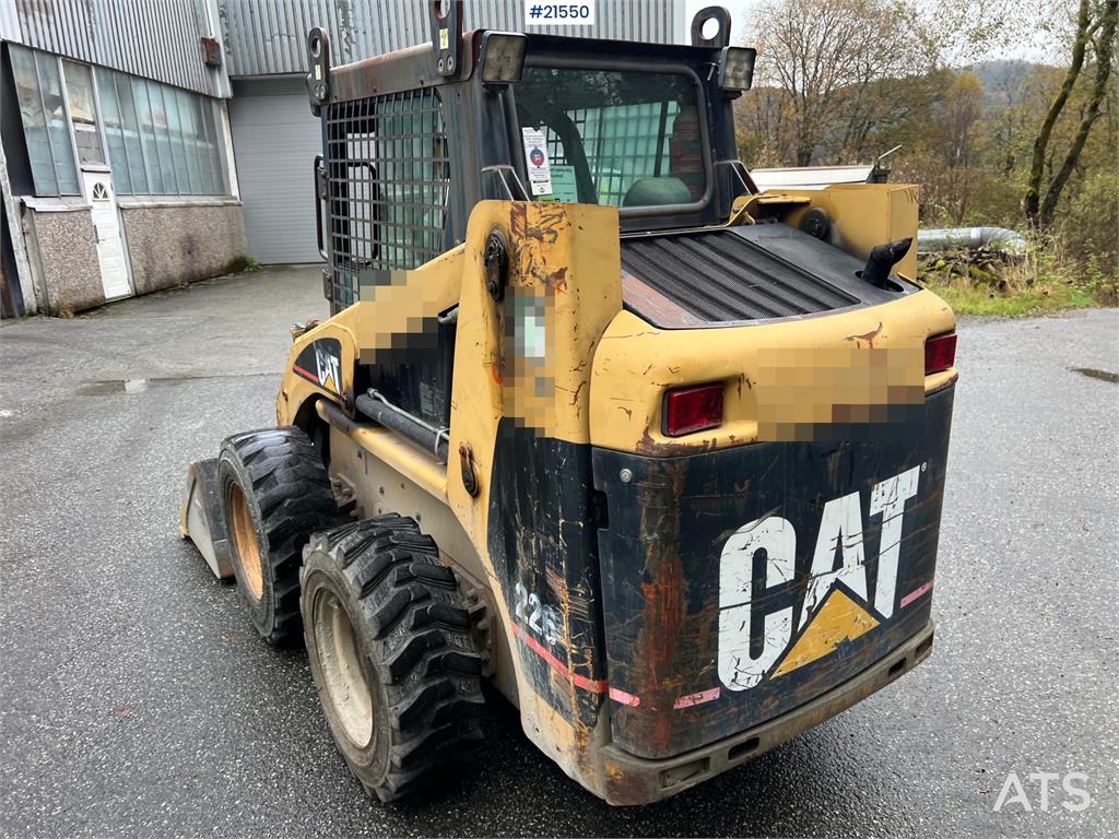 CAT 226 2003 21550 226 2003 1 image 14