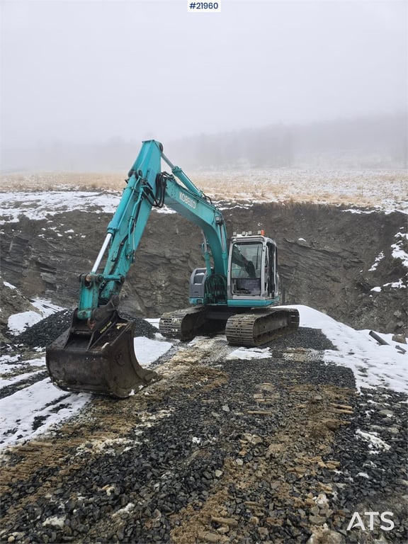 Kobelco SK135 SR LC tracked excavator with digging bucket 2002 21960 SK135 SR LC tracked excavator with digging bucket 200...