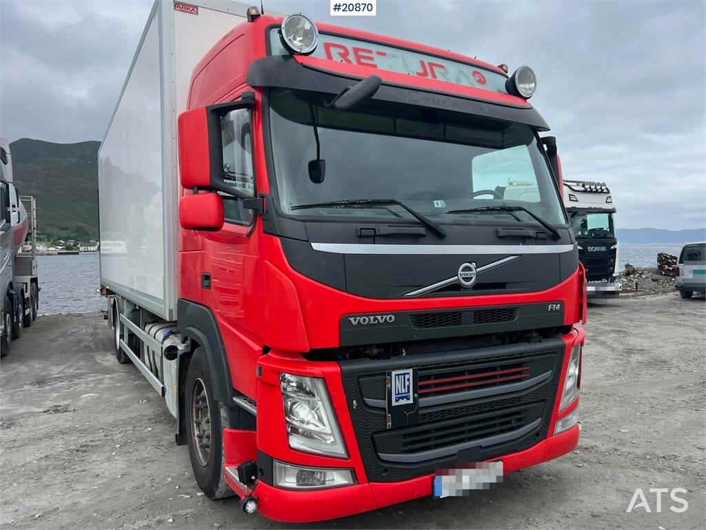 Volvo Fm 330 4x2 Cabinet van w/ full side opening 2015 20870 Fm 330 4x2 Cabinet van w/ full side opening 2015 1 image 4