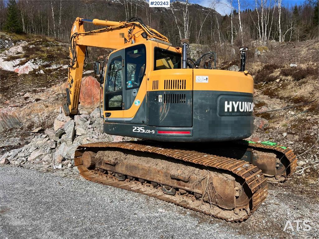 Hyundai Robex 235 LCR-9 w/ Excavator bucket and gps 2012 20243 Robex 235 LCR-9 w/ Excavator bucket and gps 2012 1 Crawler ...