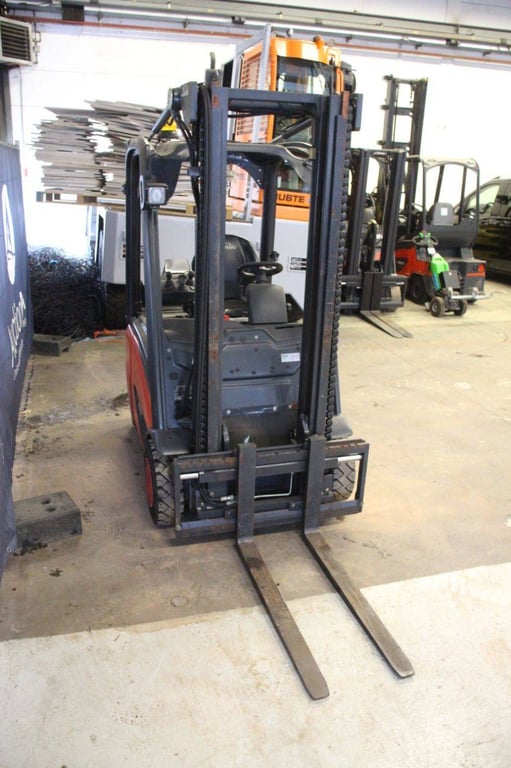 Forklift Linde E14-02 EVO Electric 1400kg 2014 2014 E14-02 EVO 2014 1 Forklift image 6
