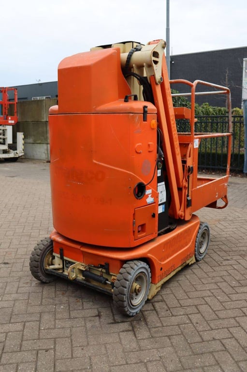 JLG TOUCAN 800 A 8m Electric Mast Lift 2010 2010 TOUCAN 800 A 2010 1 image 6