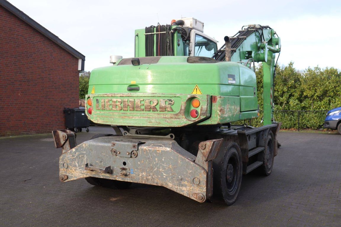 Liebherr Diesel Wheel Excavator with Outriggers 1 Wheel Loaders image 6