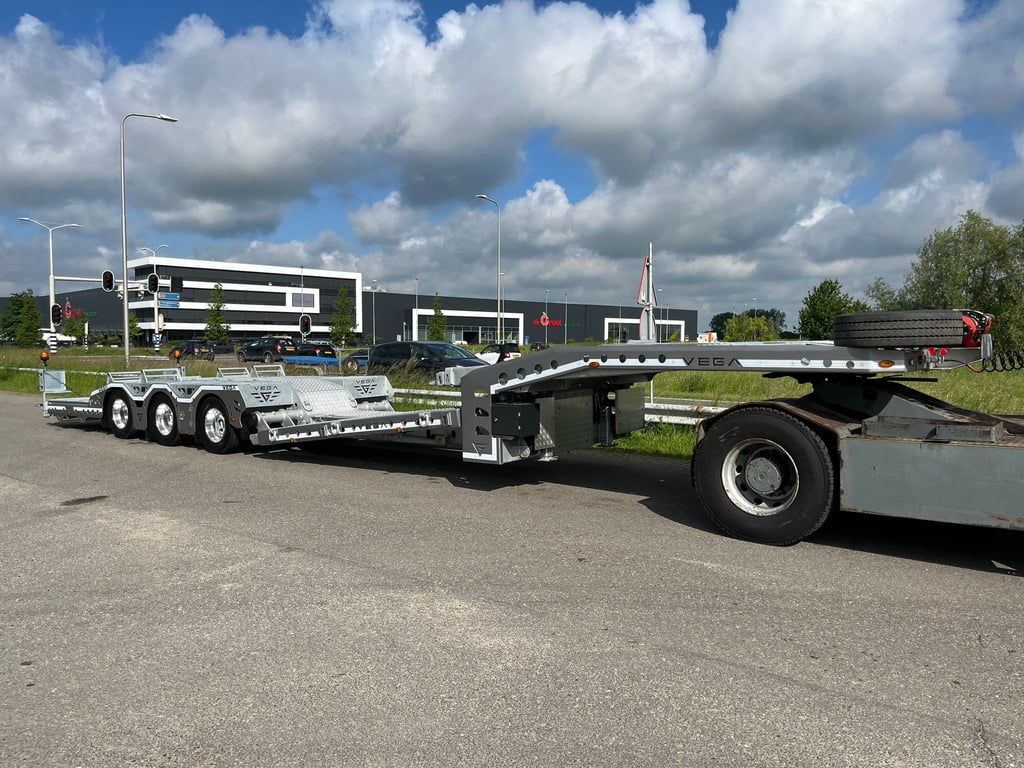 VEGA Trailer PROMAX 3 axle trucktransporter direct rijden!!!!!!!!!!! 2024 00032298 VEGA Trailer PROMAX 3 axle trucktranspo...