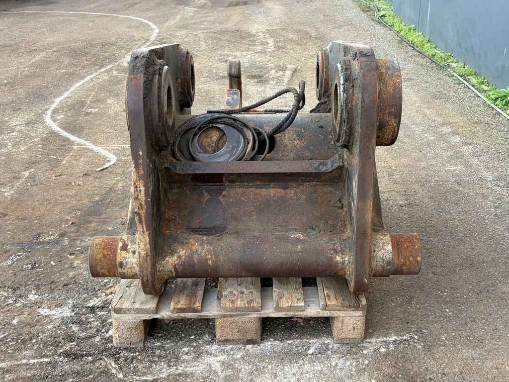 Caterpillar Quick Coupler CW70 for 374F 2015 00033665 Quick Coupler CW70 for 374F 2015 1 image 3