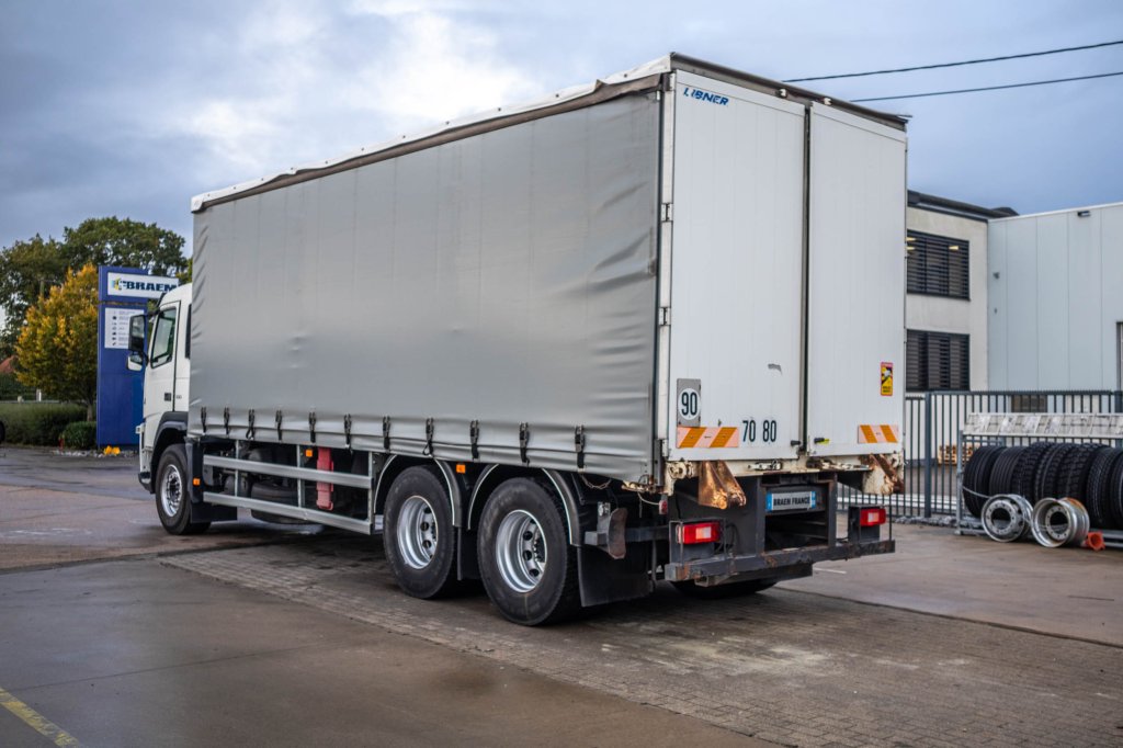 VOLVO FM 330-6x2-E5+10 pneus/tires+intarder 2010 E62660 FM 330-6x2-E5+10 pneus/tires+intarder 2010 1 image 4