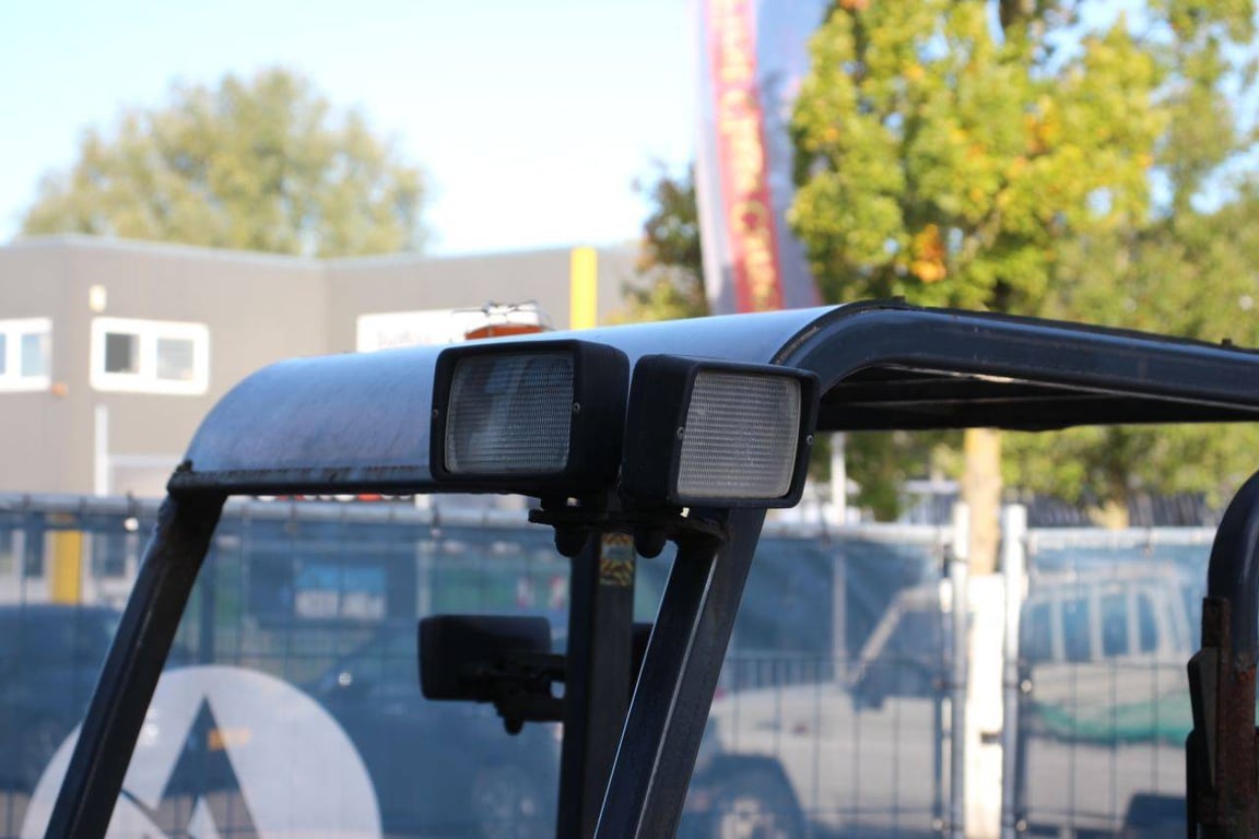 Moffett M4 20.4 Diesel 2000kg Truck-Mounted Forklift 2011 2011 M4 20.4 2011 1 image 13