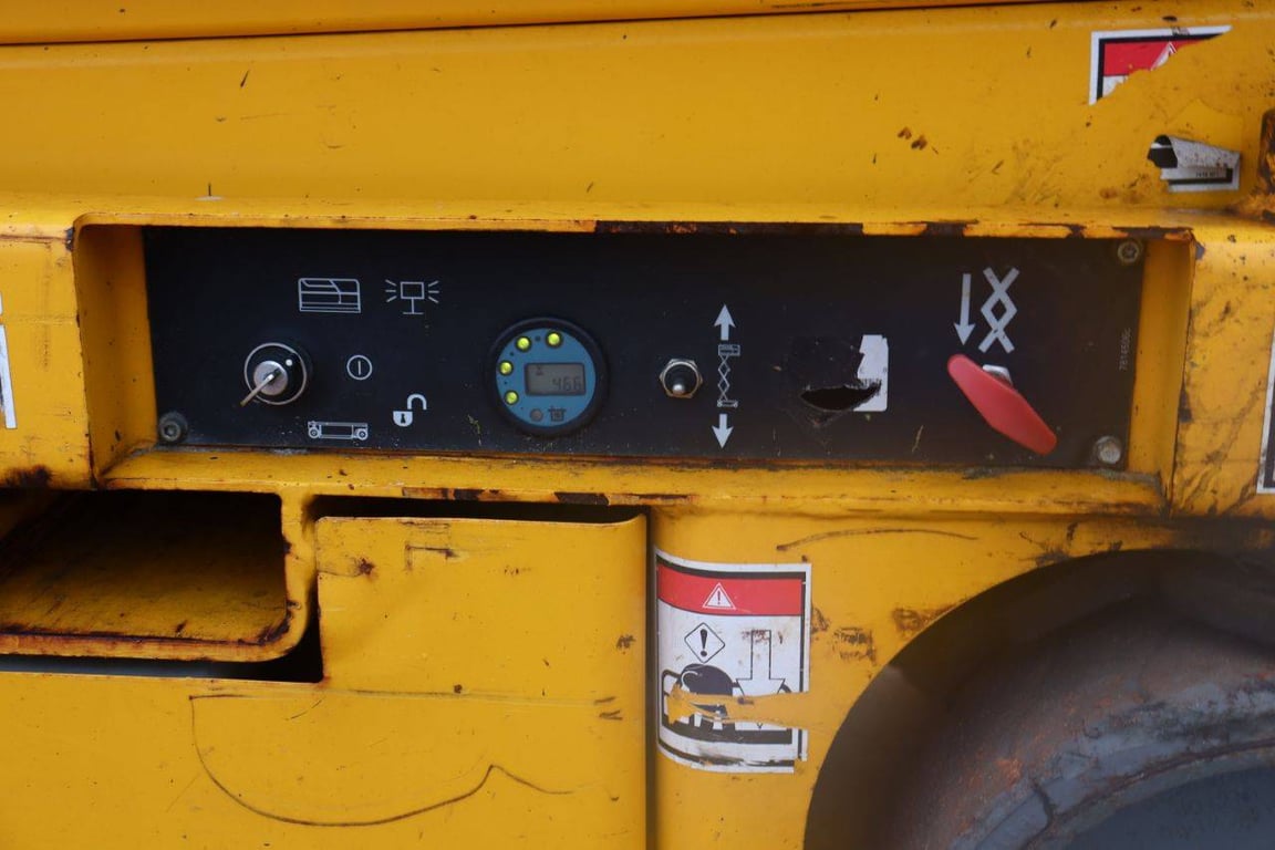 Scissor lift Haulotte Compact 8 Electric 8m 2012 2012 Compact 8 2012 1 Scissor Lifts image 15
