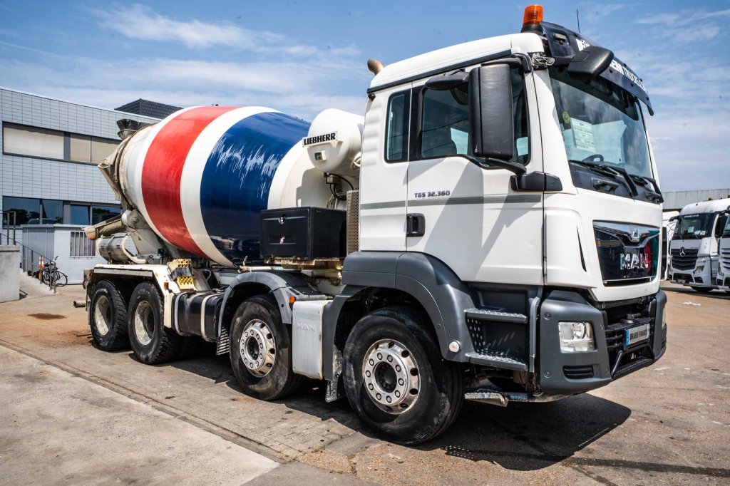 MAN TGS 32 360 BB+ LIEBHERR 9m3 2016 E64125 TGS 32 360 BB+ LIEBHERR 9m3 2016 1 image 2