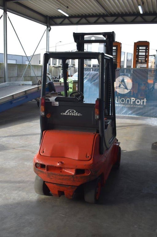 Forklift Linde E20P Electric 2000kg E20P 1 Forklift image 5